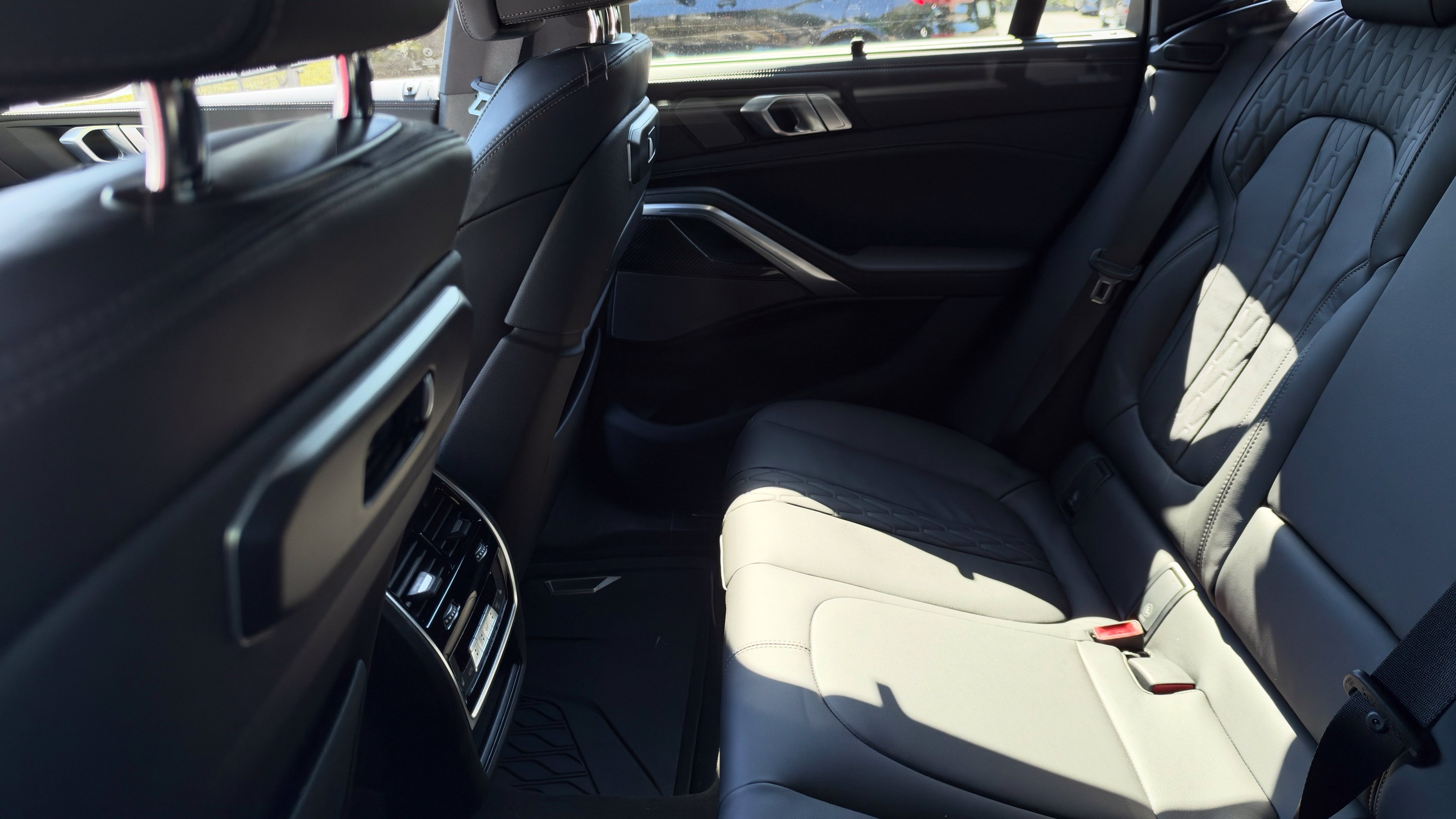 Used 2027 BMW X6 M60i AWD/4WD image 11