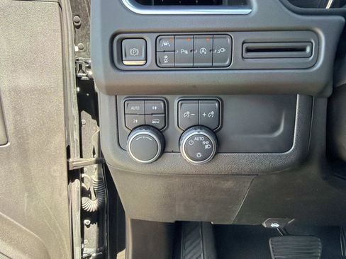 Used 2021 Chevrolet Suburban RST w/ Luxury Package AWD/4WD image 30