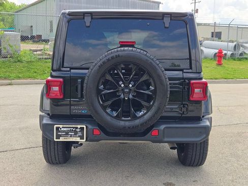 Certified 2025 Jeep Wrangler Unlimited Sahara w/ Safety Group AWD/4WD image 12