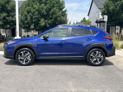 Used 2025 Subaru Crosstrek 2.5i Premium AWD/4WD image 3