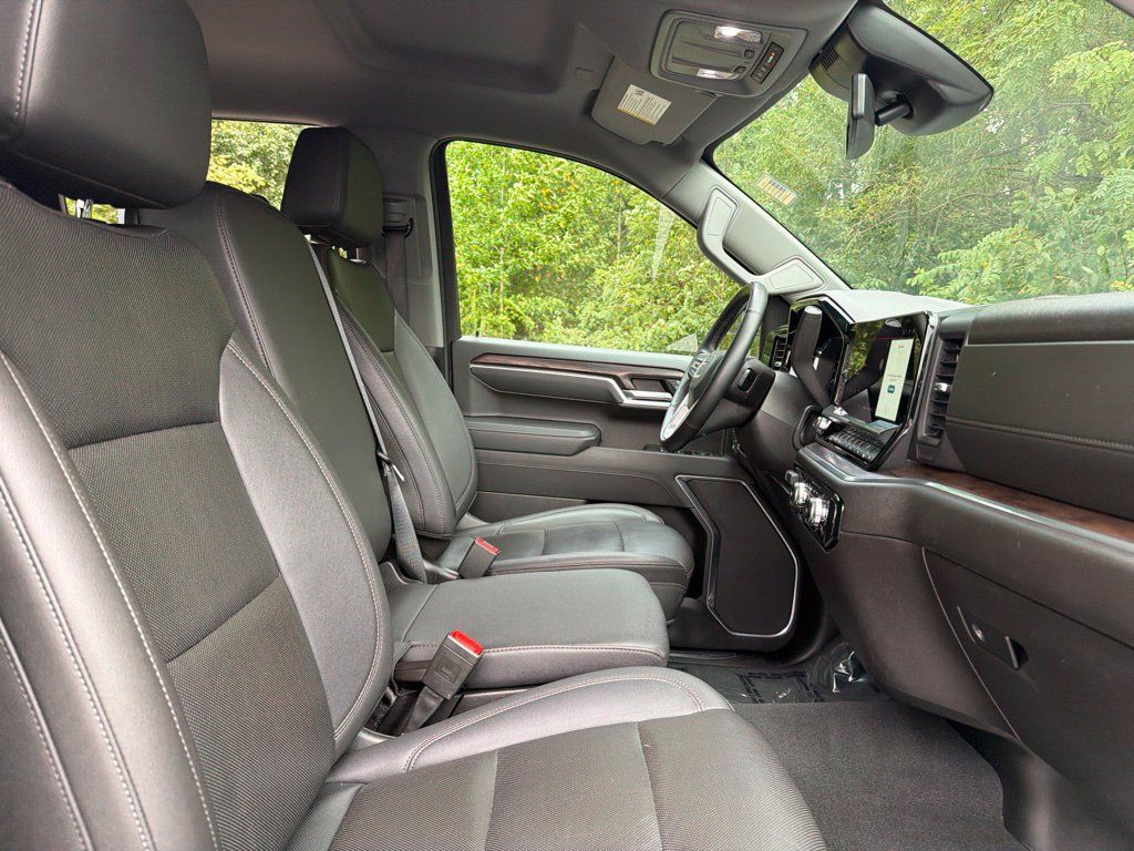 Used 2025 GMC Sierra 1500 SLT AWD/4WD image 15