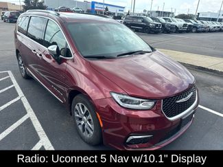 Used 2023 Chrysler Pacifica Pinnacle FWD video 2
