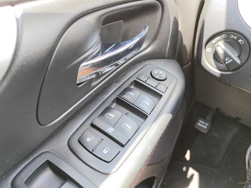 Used 2019 Dodge Grand Caravan GT FWD image 24