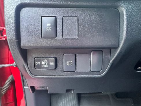 Used 2020 Toyota Tacoma SR5 RWD image 13