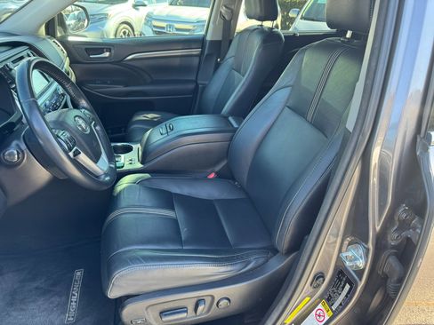 Used 2017 Toyota Highlander SE image 10