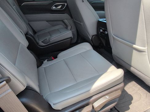 Used 2022 GMC Yukon SLT w/ SLT Premium Package RWD image 30