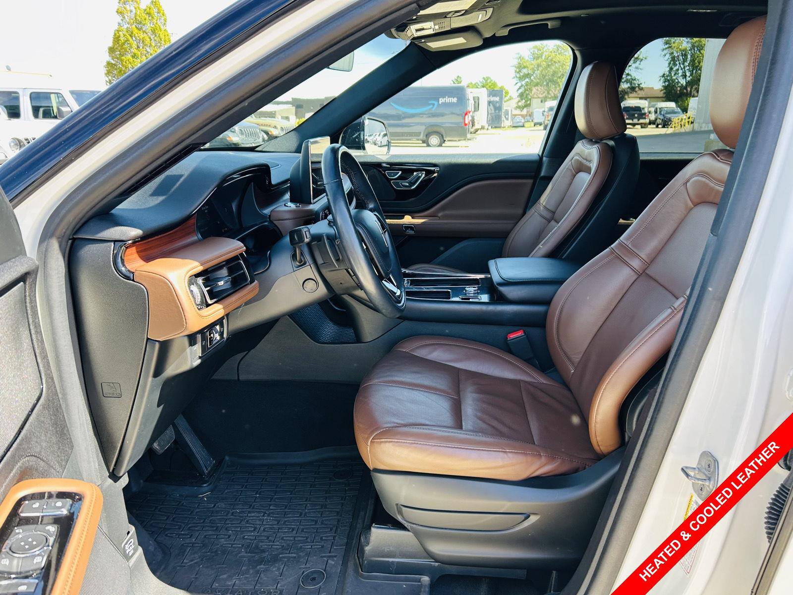 Used 2023 Lincoln Aviator Reserve w/ Equipment Group 201A AWD/4WD image 3