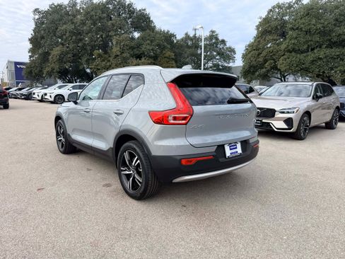 Certified 2025 Volvo XC40 B5 Core image 4