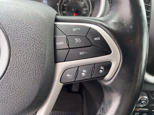 Used 2018 Jeep Cherokee Overland w/ Technology Group AWD/4WD image 27
