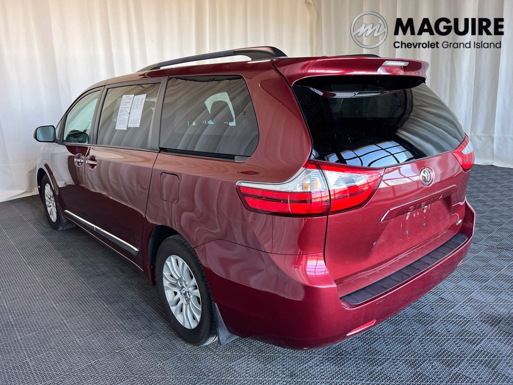Used 2017 Toyota Sienna XLE FWD image 27