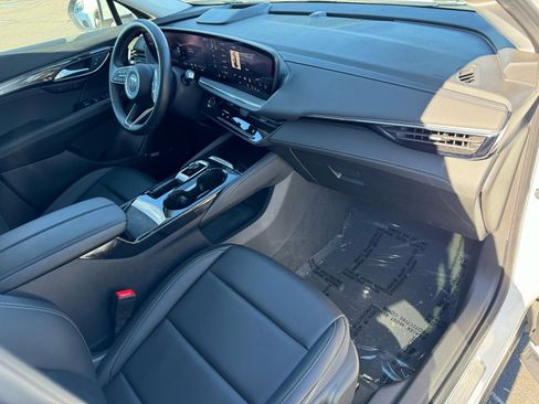 Used 2025 Buick Envision Preferred image 13