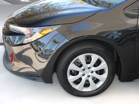 Used 2022 Toyota Corolla LE image 17