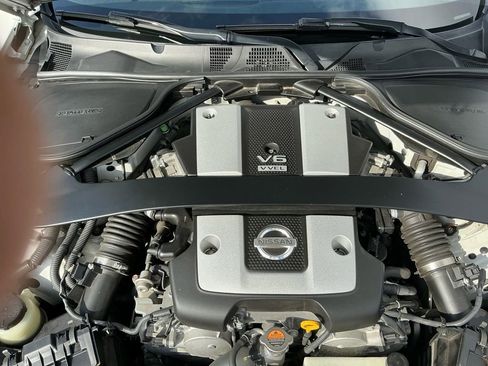 Used 2010 Nissan 370Z Touring image 25