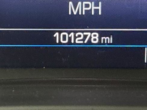 Used 2023 GMC Acadia SLE w/ Driver Convenience Package image 32