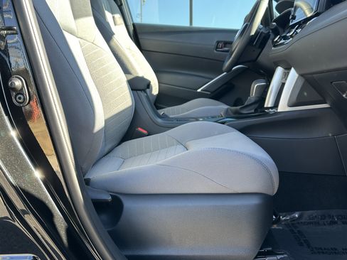 Used 2025 Toyota Corolla Cross SE image 16