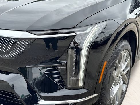 New 2027 Cadillac Optiq Luxury w/ LPO, Floor Liner Package AWD/4WD image 4