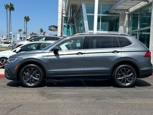 Used 2023 Volkswagen Tiguan SE w/ Panoramic Sunroof Package FWD image 7