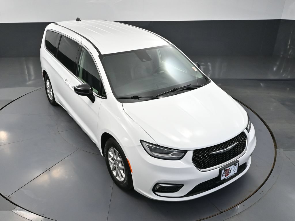 Used 2024 Chrysler Pacifica Touring-L FWD image 48
