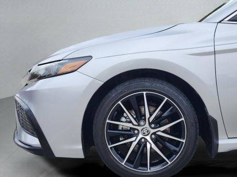 Used 2024 Toyota Camry SE image 10