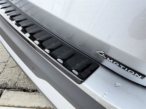 New 2025 Volkswagen Tiguan SE image 11