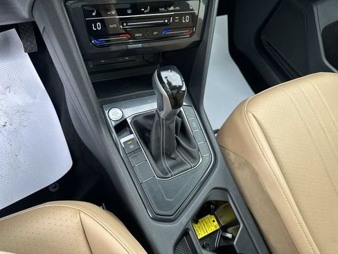 Used 2023 Volkswagen Tiguan SE w/ Panoramic Sunroof Package FWD image 23