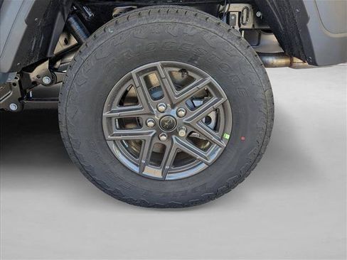 New 2026 Jeep Gladiator Sport AWD/4WD image 9