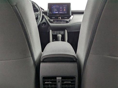 Used 2024 Toyota Corolla Cross LE image 32