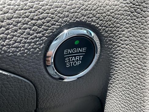 Used 2017 Lincoln Navigator Select RWD image 32