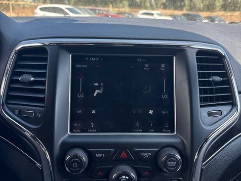 Used 2018 Jeep Grand Cherokee Limited AWD/4WD image 12