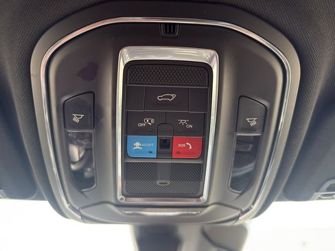 Used 2025 Jeep Grand Cherokee Limited AWD/4WD image 23