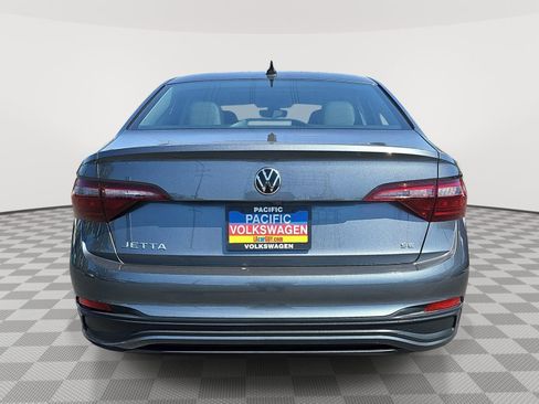 Certified 2023 Volkswagen Jetta SE w/ Panoramic Sunroof Package FWD image 6