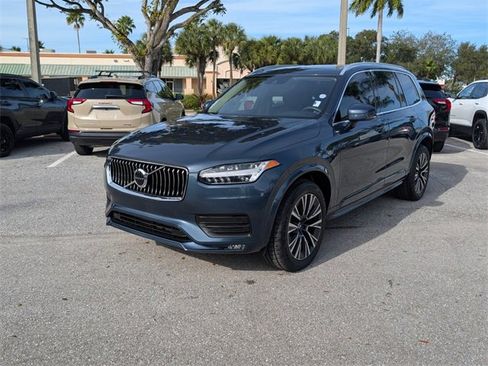 Used 2022 Volvo XC90 T5 Momentum w/ Climate Package image 4