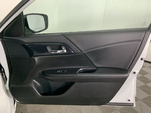 Used 2015 Honda Accord Sport image 20