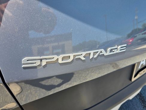 Used 2025 Kia Sportage EX FWD image 11