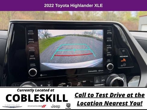 Used 2022 Toyota Highlander XLE AWD/4WD image 24