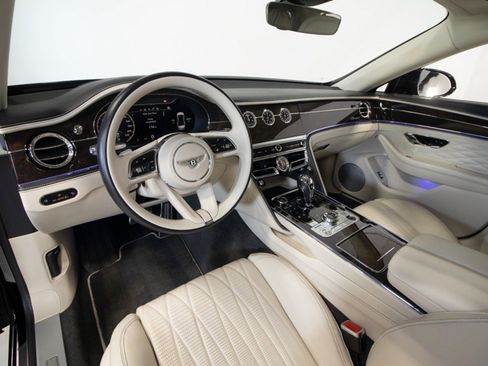 Used 2023 Bentley Flying Spur Azure image 5