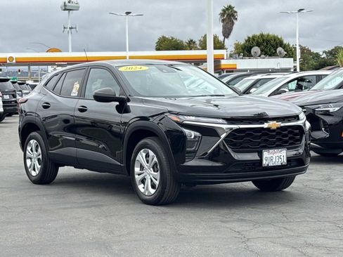 Used 2024 Chevrolet Trax LS image 3