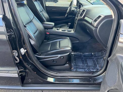 Used 2011 Jeep Grand Cherokee Laredo image 24