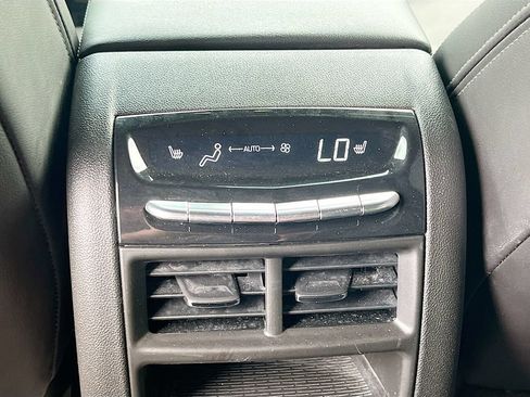 Used 2025 Cadillac XT5 Premium Luxury FWD image 27