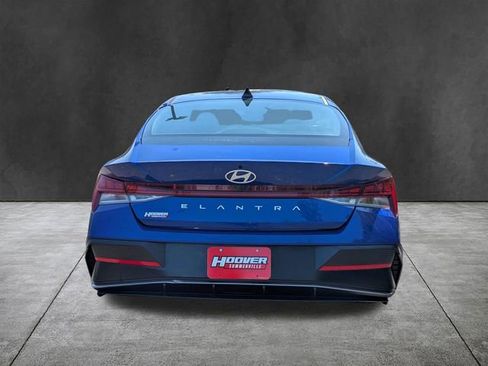 Used 2025 Hyundai Elantra SEL w/ Cargo Package FWD image 5