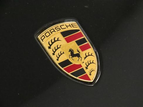 Certified 2025 Porsche Macan AWD/4WD image 14