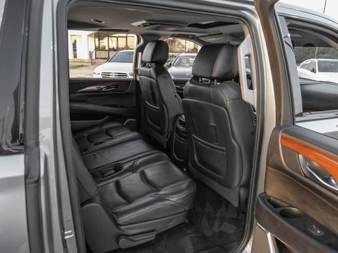 Used 2020 Cadillac Escalade ESV Luxury w/ Escalade Sport Edition image 41