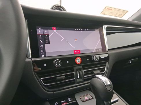 Used 2026 Porsche Macan image 26