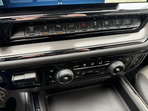 Used 2025 Chevrolet Silverado 2500 ZR2 w/ Technology Package image 24