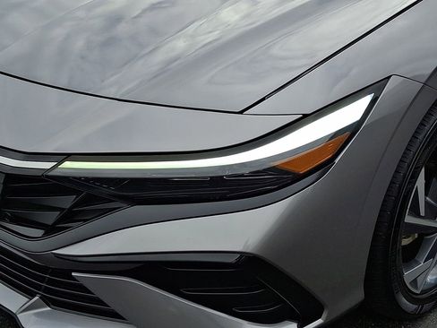 Certified 2024 Hyundai Elantra SEL w/ Convenience Package image 9