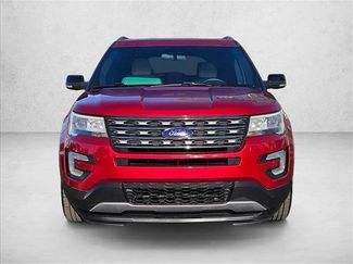 Used 2017 Ford Explorer XLT video 2