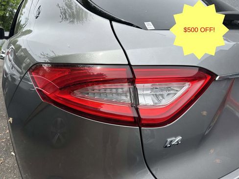 Used 2018 Maserati Levante AWD/4WD image 10