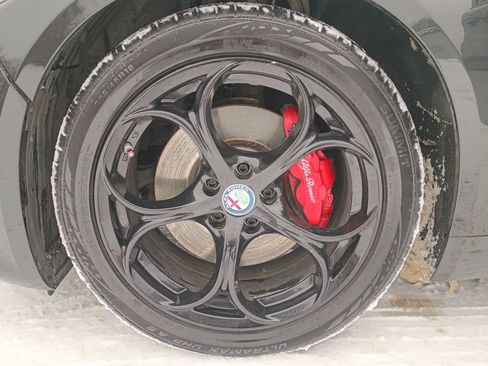 Used 2017 Alfa Romeo Giulia AWD image 40