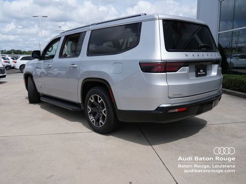 Used 2023 Jeep Wagoneer L Series III w/ Preferred Equipment Group AWD/4WD image 3