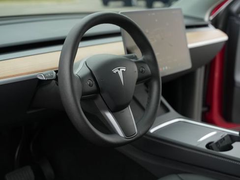 Used 2024 Tesla Model Y Long Range AWD/4WD image 29